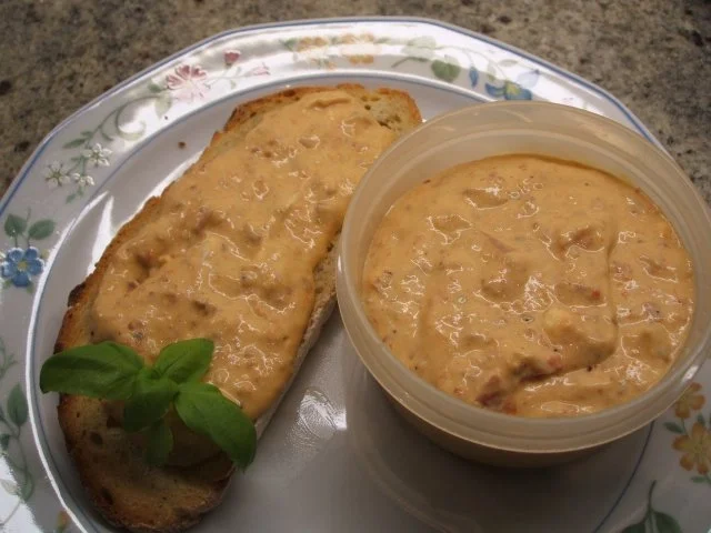 Rezept: Frischkäse: Fruchtig-feuriger Brotaufstrich Frischkäse: Fruchtig-feuriger Brotaufstrich - Rezept