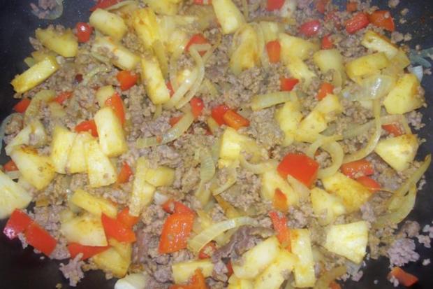 Curry-Chinakohl-Pfanne mit Hack und Ananas - Rezept