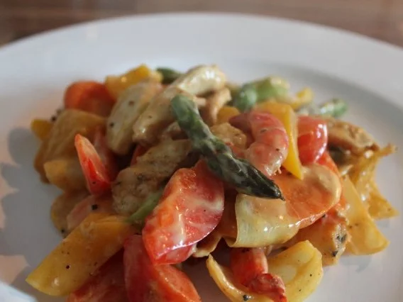 Hähnchenpfanne mit Gemüse und Garnelen - Rezept - Bild Nr. 2