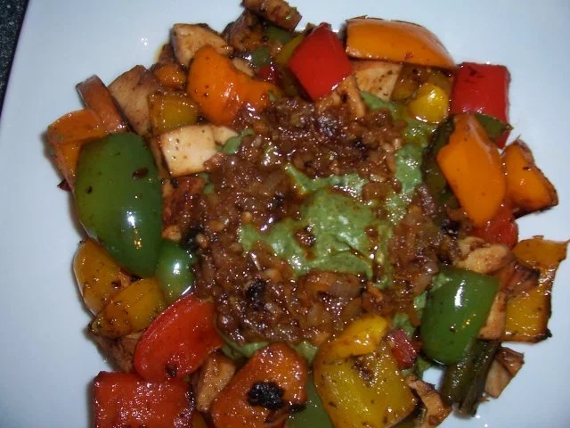 Knoblauchspinat, Blumenkohl püriert dazu Paprikagemüse mit Hähnchenkasseler - Rezept - Bild Nr. 2