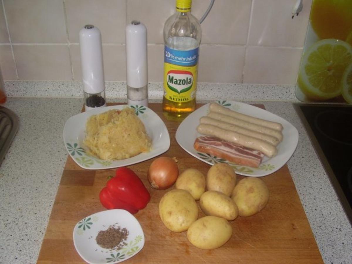 Rostbratwurst ~ Kartoffelstampf mit Speck und Paprika ~ Sauerkraut - Rezept - Bild Nr. 2