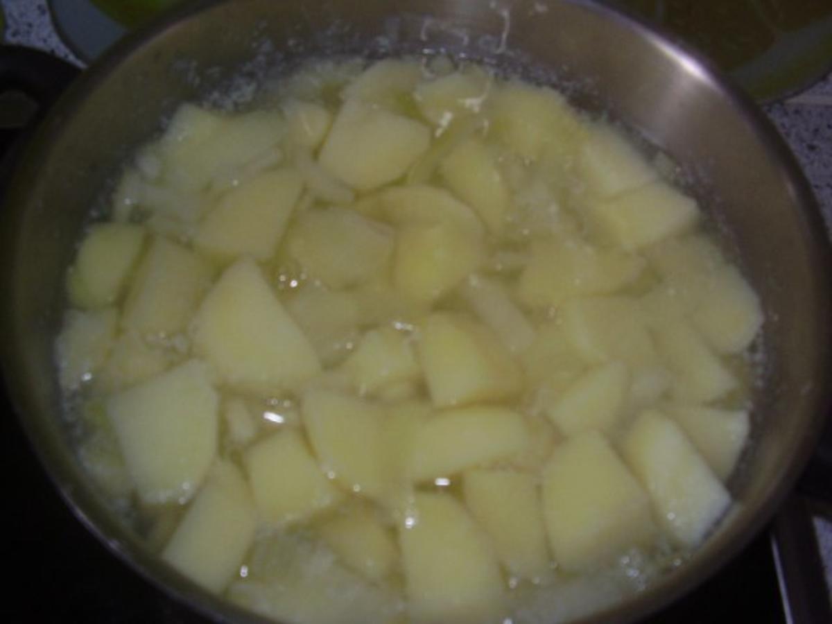 Rostbratwurst ~ Kartoffelstampf mit Speck und Paprika ~ Sauerkraut - Rezept - Bild Nr. 6