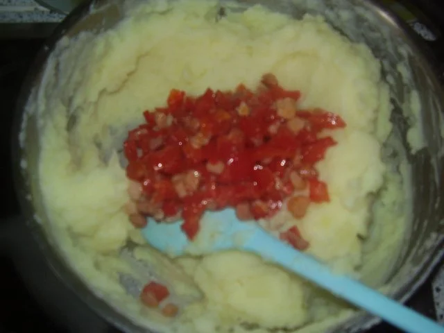 Rostbratwurst ~ Kartoffelstampf mit Speck und Paprika ~ Sauerkraut - Rezept - Bild Nr. 11