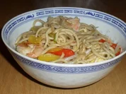 Gebratene Nudeln mit Garnelen asiatische Art - Rezept