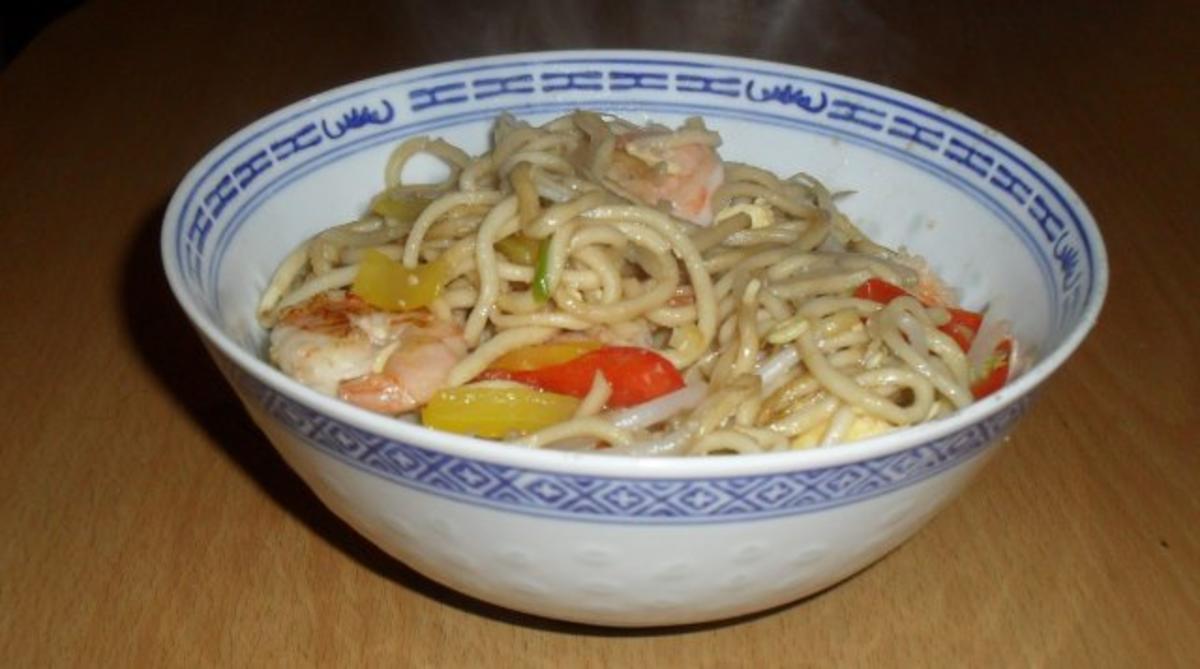 Bilder für Gebratene Nudeln mit Garnelen asiatische Art - Rezept