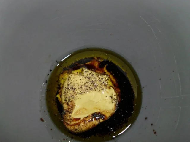 Rezept: Roastbeef mit karamellisierten Walnüssen, dazu Rucola mit Dressing und Basilikum Tomaten Bild Nr. 5 Roastbeef mit karamellisierten Walnüssen, dazu Rucola mit Dressing und Basilikum Tomaten - Rezept - Bild Nr. 5