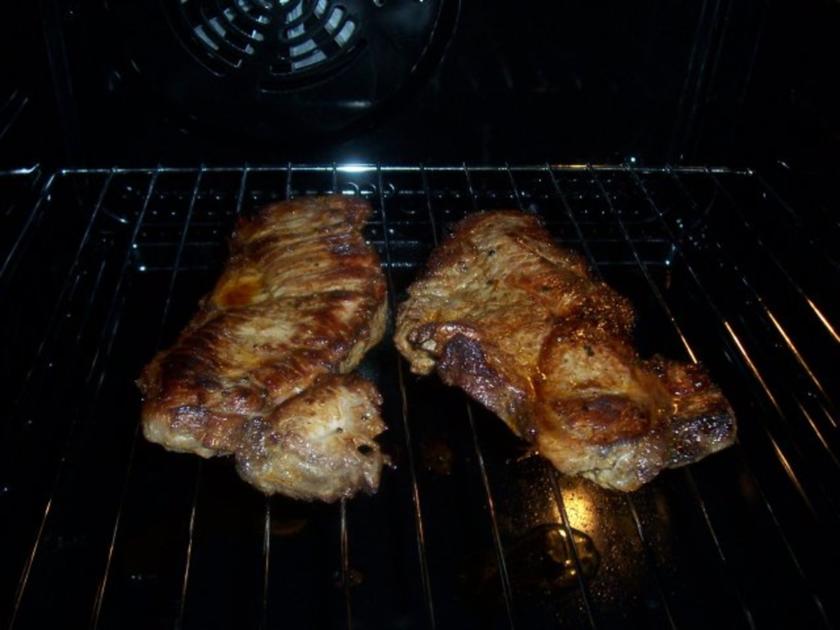 Roastbeef mit karamellisierten Walnüssen, dazu Rucola mit Dressing und