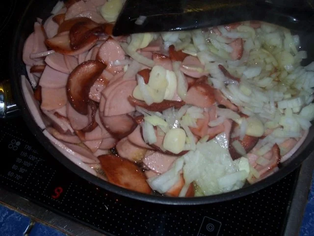 Rezept: Curry-Wurst-Nudeln Bild Nr. 2 Curry-Wurst-Nudeln - Rezept - Bild Nr. 2