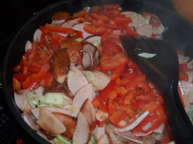 Rezept: Curry-Wurst-Nudeln Bild Nr. 3 Curry-Wurst-Nudeln - Rezept - Bild Nr. 3