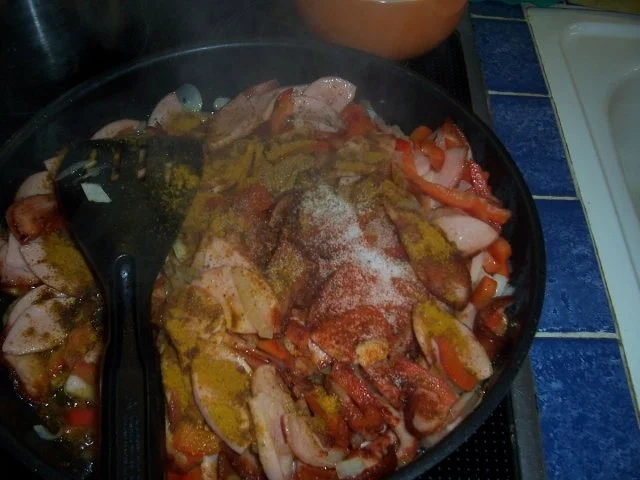 Rezept: Curry-Wurst-Nudeln Bild Nr. 4 Curry-Wurst-Nudeln - Rezept - Bild Nr. 4