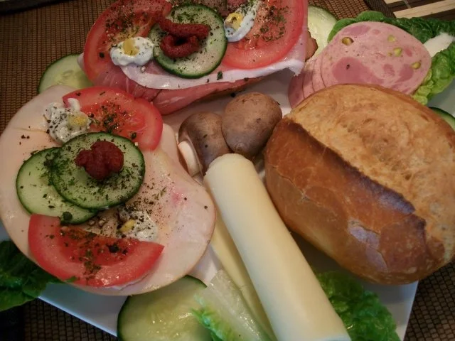 Deftiges Sonntagsfrühstück.....Brunch aller Andy.....Schlemmen.....Mit sauren Spiegelei... - Rezept