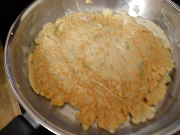 Stierum, Kratzede oder Kaiserschmarrn mit Dinkelmehl und Lauchzwiebeln nach Oma`s Art - Rezept - Bild Nr. 3