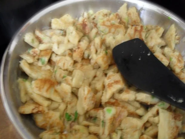 Stierum, Kratzede oder Kaiserschmarrn mit Dinkelmehl und Lauchzwiebeln nach Oma`s Art - Rezept - Bild Nr. 5