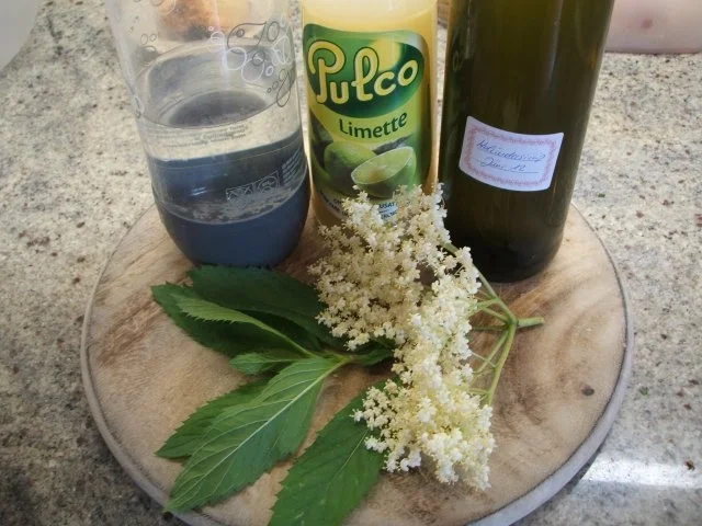 Rezept: Getränke: Harmloser Hugo Bild Nr. 2 Getränke: Harmloser Hugo - Rezept - Bild Nr. 2