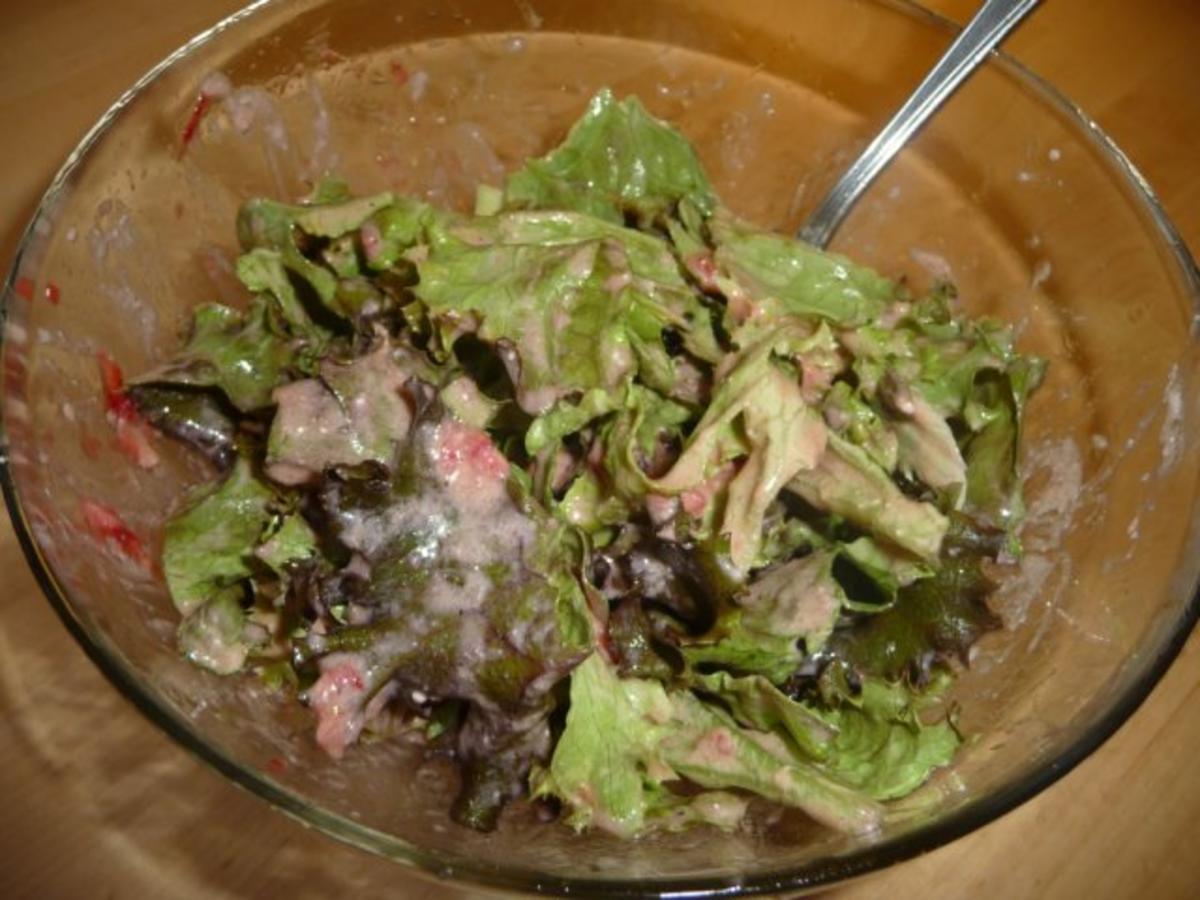 Blattsalat mit Erdbeer-Joghurt Dressing - Rezept