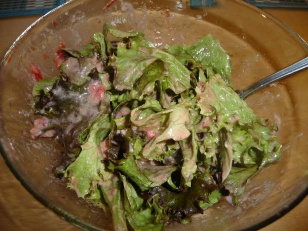 Blattsalat mit Erdbeer-Joghurt Dressing - Rezept - Bild Nr. 5