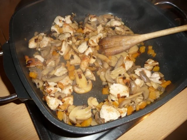 Rezept: Bandnudeln mit Marillen-Puten Geschnezeltem Bild Nr. 3 Bandnudeln mit Marillen-Puten Geschnezeltem - Rezept - Bild Nr. 3