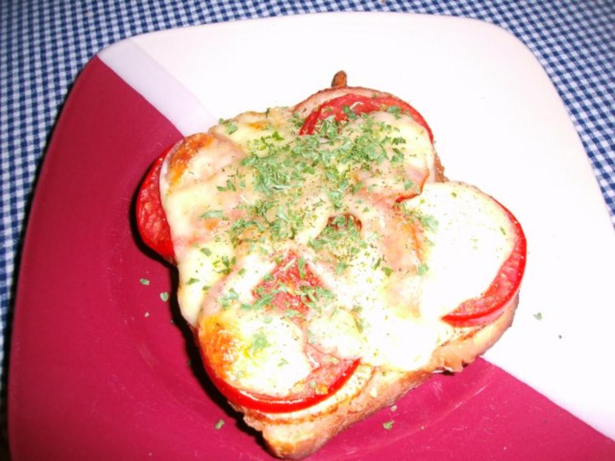 Tomate - Mozzarella Toast - Rezept mit Bild - kochbar.de