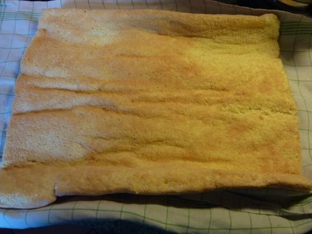 Rezept: Kuchen: Rhabarberbiskuitrolle Bild Nr. 3 Kuchen: Rhabarberbiskuitrolle - Rezept - Bild Nr. 3