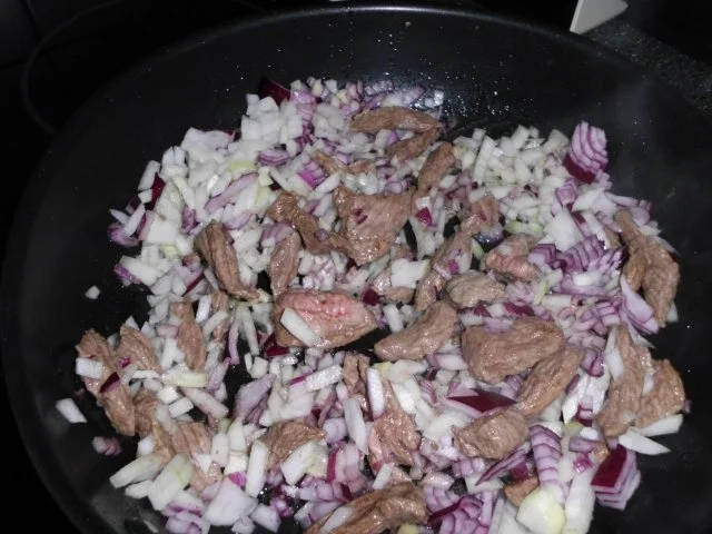 Rezept: Kalbsgeschnetzeltes mit viiiiel Zwiebeln und Rahmchampignons Bild Nr. 5 Kalbsgeschnetzeltes mit viiiiel Zwiebeln und Rahmchampignons - Rezept - Bild Nr. 5