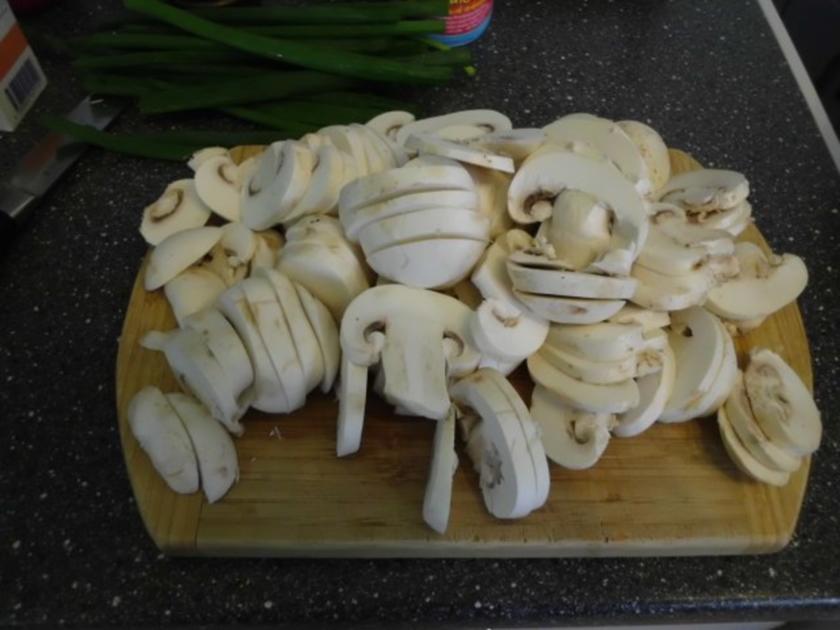 Kalbsgeschnetzeltes mit viiiiel Zwiebeln und Rahmchampignons - schnell ...