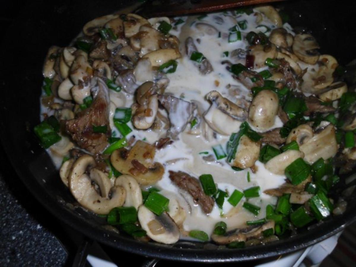 Kalbsgeschnetzeltes mit viiiiel Zwiebeln und Rahmchampignons - Rezept - Bild Nr. 10