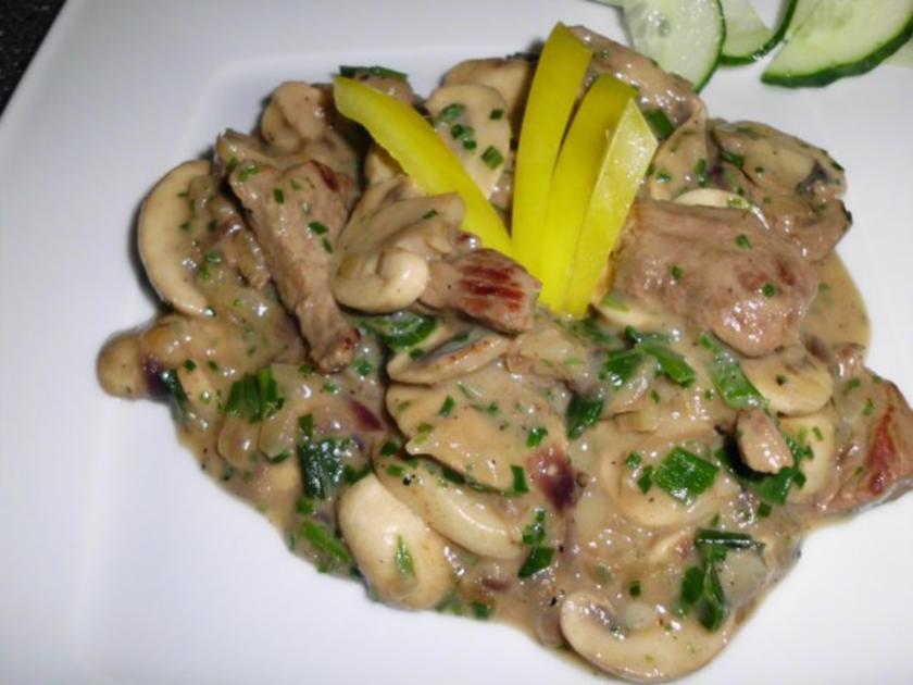 Kalbsgeschnetzeltes mit viiiiel Zwiebeln und Rahmchampignons - Rezept ...