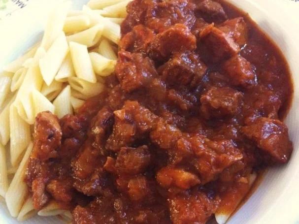 Rindergulasch/Pörkölt - Rezept