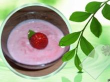 Dessert : Buttermilch - Erdbeer - Creme - Rezept