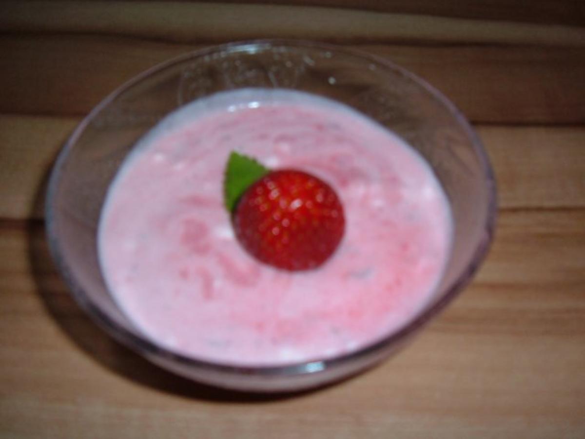 Dessert : Buttermilch - Erdbeer - Creme - Rezept - Bild Nr. 6