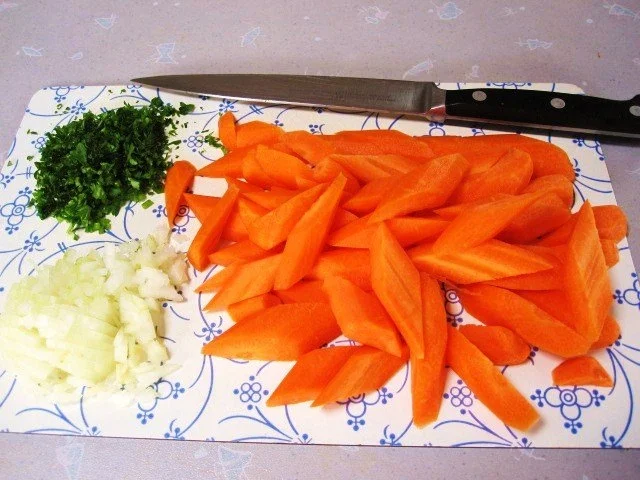 Möhrengemüse mit Thüringer Bratwurst ... - Rezept - Bild Nr. 3