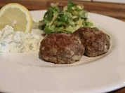 Bifteki mit Tzatziki - Rezept