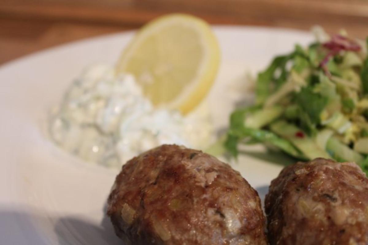 Bifteki mit Tzatziki - Rezept - Bild Nr. 2