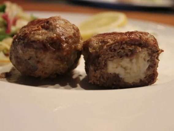 Bifteki mit Tzatziki - Rezept - Bild Nr. 3