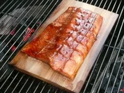 Gegrillter Lachs in Teriyaki Marinade vom Zedernholzbrett (Planked Salmon) - Rezept