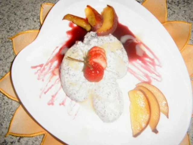 Rezept: Mohn-Marzipan-Quark-Nocken Bild Nr. 2 Mohn-Marzipan-Quark-Nocken - Rezept - Bild Nr. 2