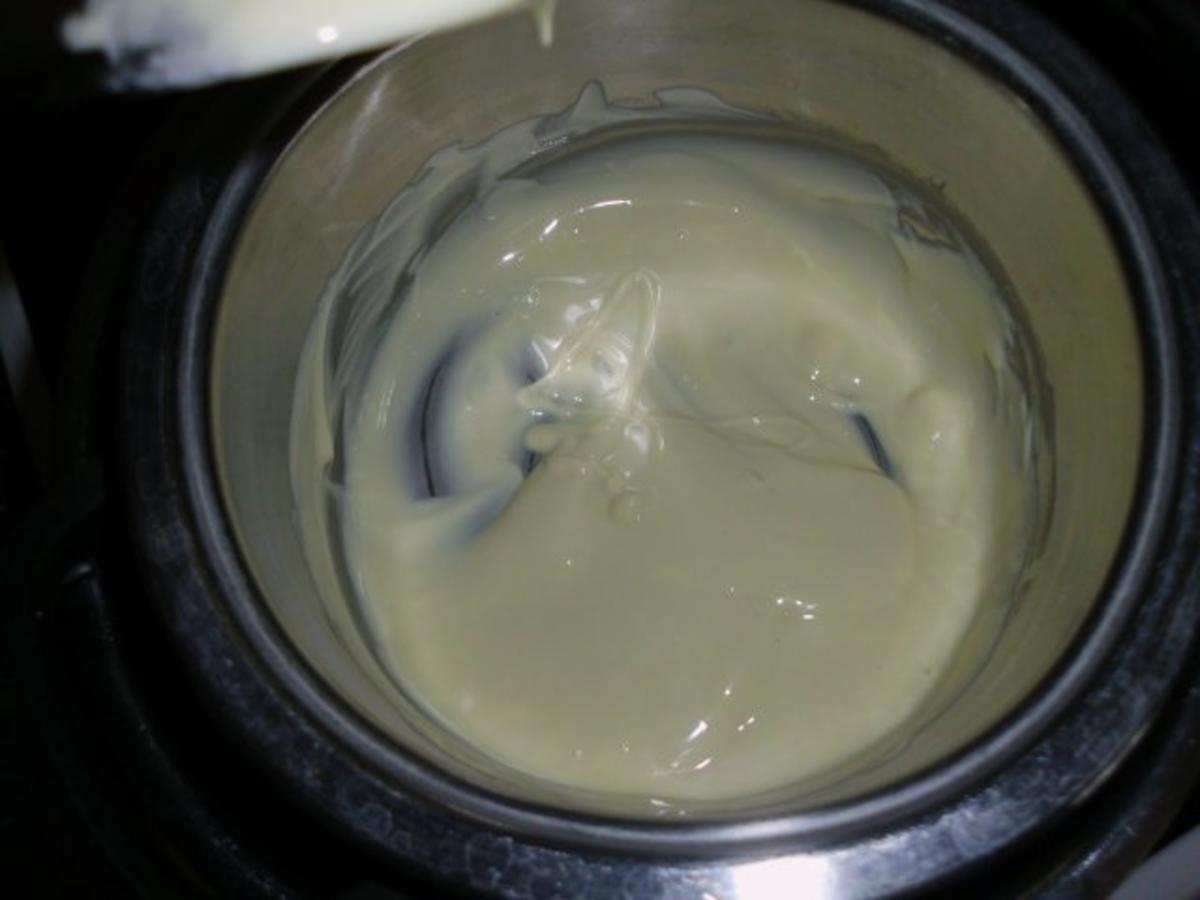 Weiße Schokoladen - Quarkcreme mit Marillenmousse - Rezept - Bild Nr. 3