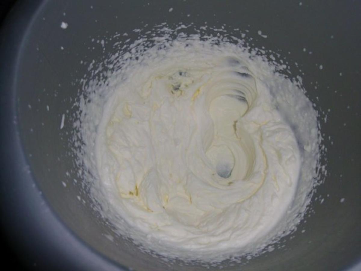 Weiße Schokoladen - Quarkcreme mit Marillenmousse - Rezept - Bild Nr. 4