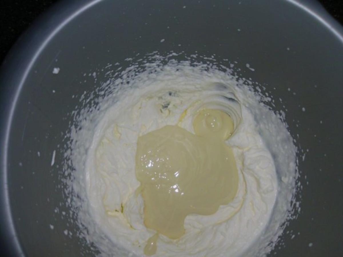 Weiße Schokoladen - Quarkcreme mit Marillenmousse - Rezept - Bild Nr. 5