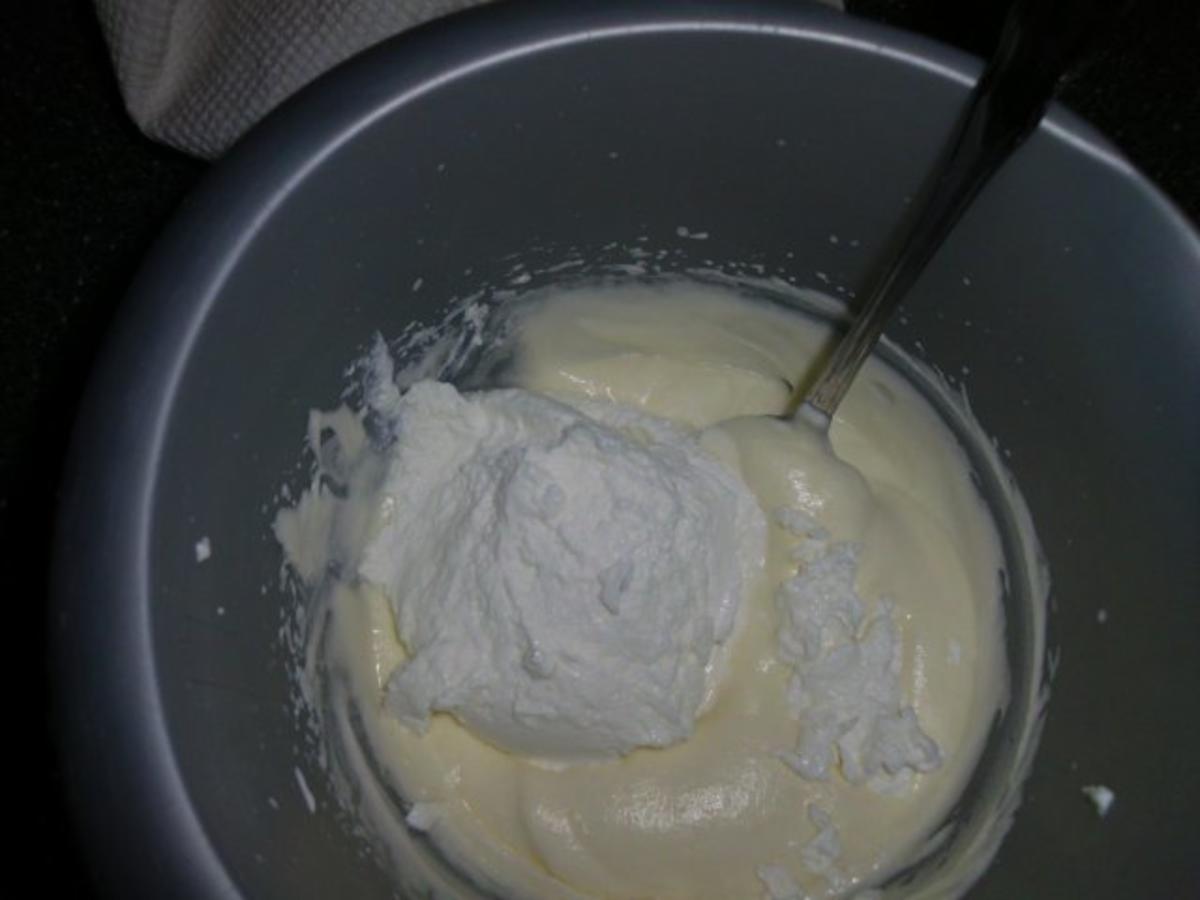 Weiße Schokoladen - Quarkcreme mit Marillenmousse - Rezept - Bild Nr. 6