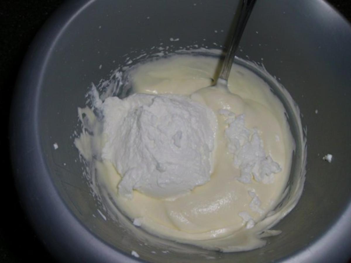 Weiße Schokoladen - Quarkcreme mit Marillenmousse - Rezept - Bild Nr. 7