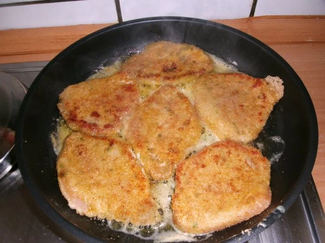 Kräuter Minutensteaks mit Spiegelei und Tomatensalat - Rezept - Bild Nr. 4