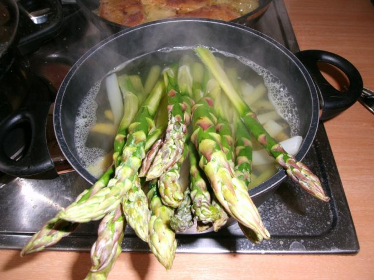 Zweierlei  Spargel mit Petersilienkartoffeln - Rezept - Bild Nr. 2