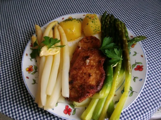 Zweierlei  Spargel mit Petersilienkartoffeln - Rezept - Bild Nr. 3