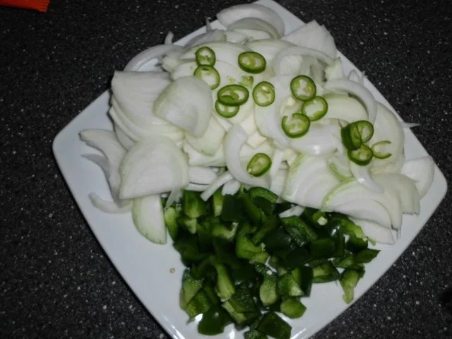 Ungarischer scharfer Rindergulasch (Pörkölt) mit Krautsalat als Beilage - Rezept - Bild Nr. 3