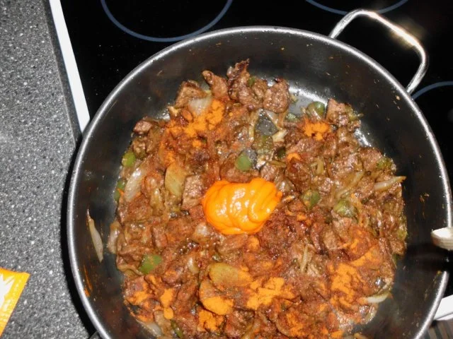 Ungarischer scharfer Rindergulasch (Pörkölt) mit Krautsalat als Beilage - Rezept - Bild Nr. 7