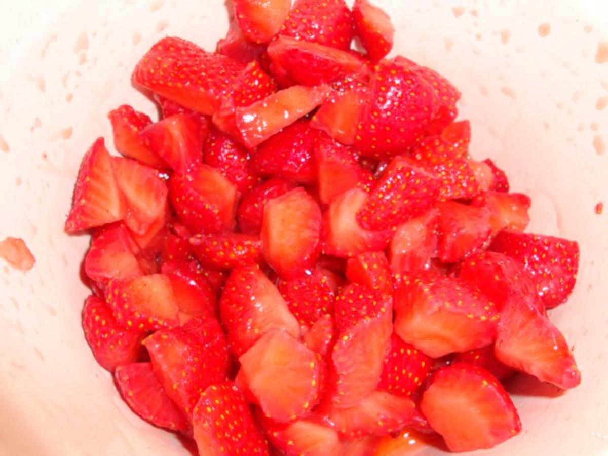 Holunderblütensirup-Erdbeer-Sekt Bowle - Rezept - Bild Nr. 4