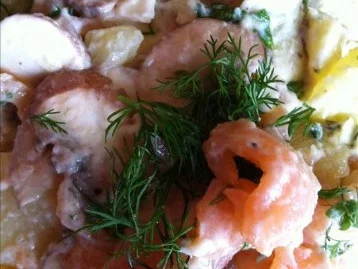 Rezept: Kartoffelsalat mit Räucher- Lachs.. Kartoffelsalat mit Räucher- Lachs.. - Rezept