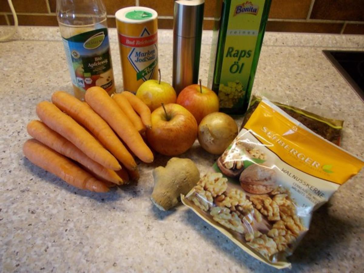 Karotten-Apfel-Salat mit Walnüssen - Rezept - Bild Nr. 2