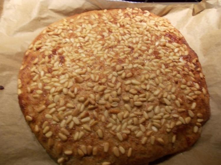 Nussbrot mit Dinkel-Vollkornmehl und Hefe - Rezept mit Bild - kochbar.de